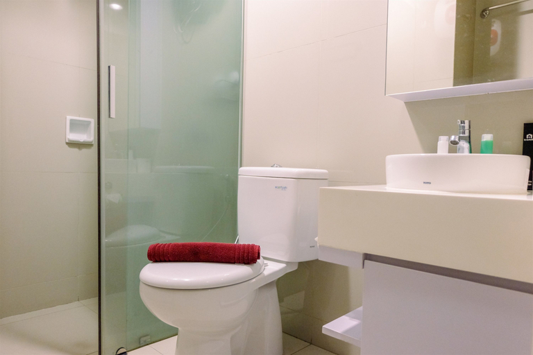 Bathroom 3, Comfortable 1BR Tree Park Apartment, South Tangerang