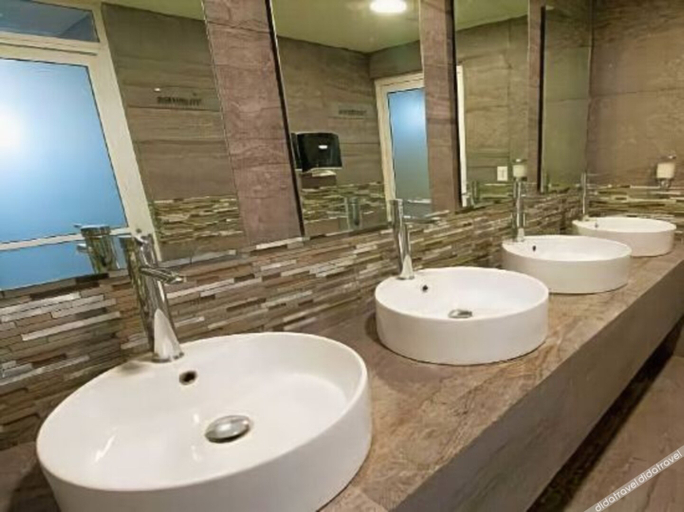 Bathroom 4, Ramada by Wyndham Tampico Centro, Tampico