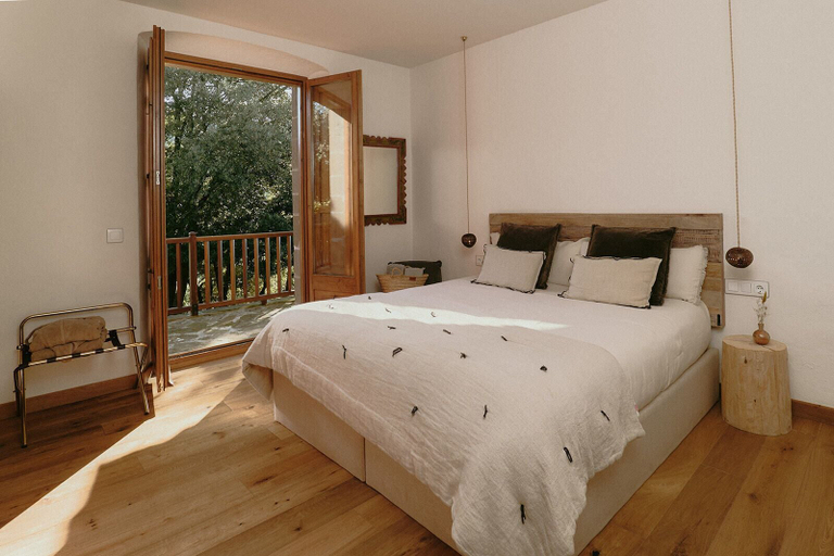 Bedroom 4, Hotel Santa Llucia Rupit, Barcelona