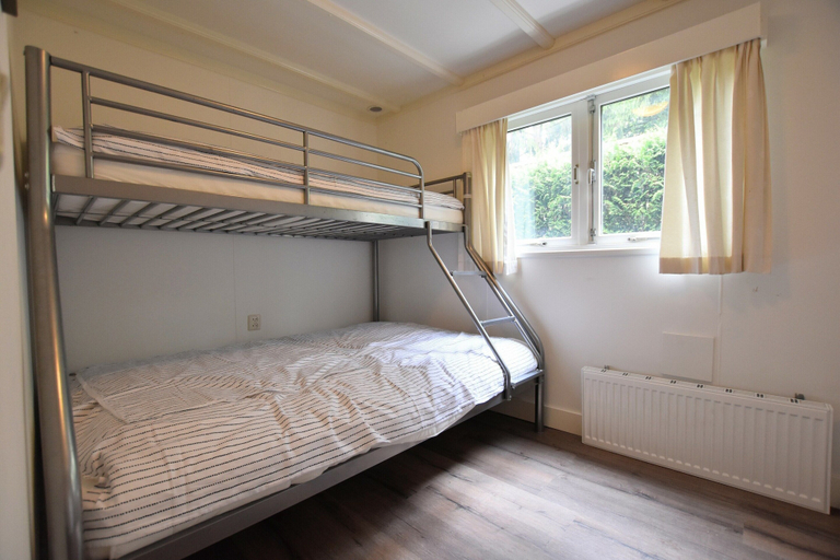 Others 4, Chalet in Veluwe Near Sauna Drome, Putten