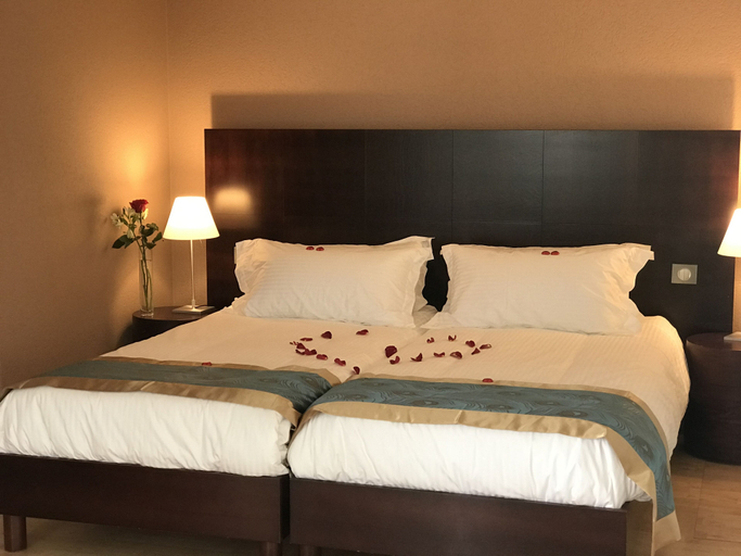 Bedroom 3, Swiss Hotel La Couronne, Broye-Vully