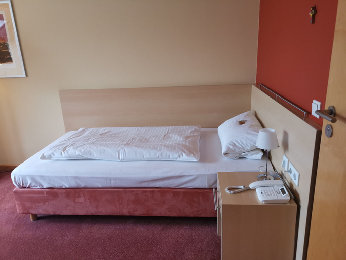 Bedroom 2, Augustinum Hofgut Algertshausen, Landsberg am Lech