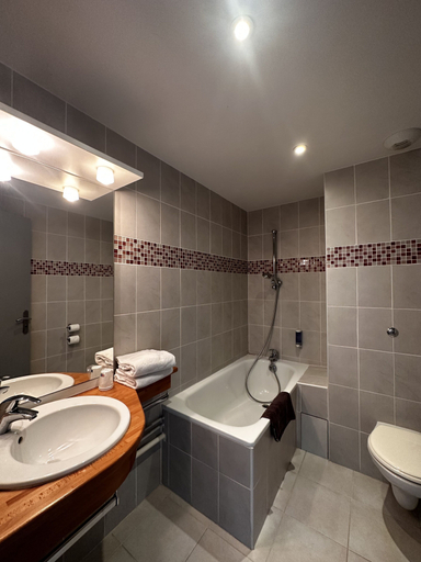 Bathroom 3, L2R La Ferté-sous-Jouarre, Seine-et-Marne