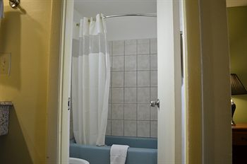 Others 5, Budget Inn Williamsville, Erie