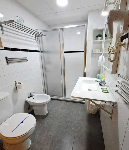 Bathroom 5, Hotel Alaska, Murcia