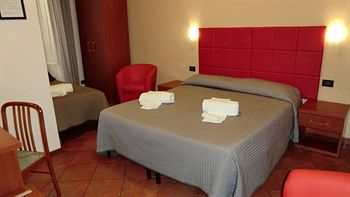 Others 4, Colosseo Relais, Rome