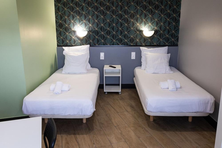 Bedroom 2, Hotel Luxia, Paris
