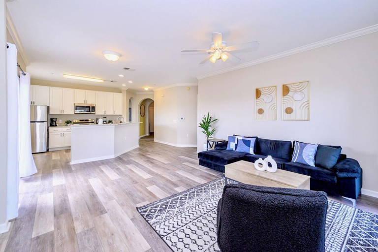 Room 3, 2BR Condo - Hot Tub Pool Near Disney, Orange