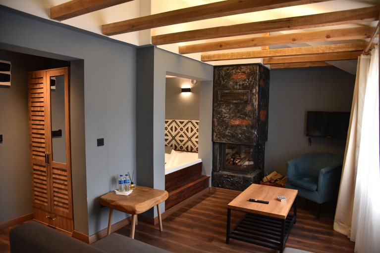 Others 3, Adess Otel, Çekmekoy