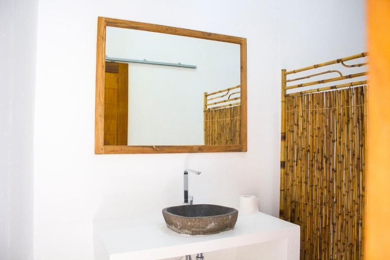 Bathroom 3, Watukarung Prapto Homestay, Pacitan