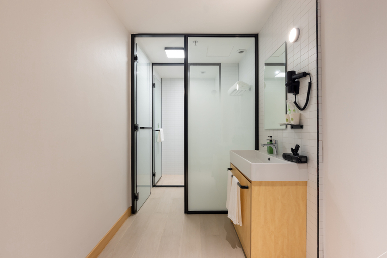 Bathroom 3, Hi Inn Haikou East Station, Haikou