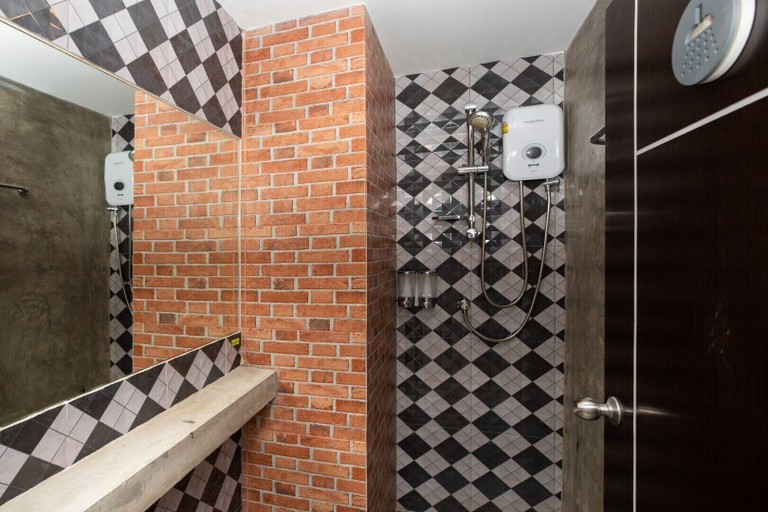Bathroom 4, Bell Lifestyle Hostel Phuket, Phuket Island