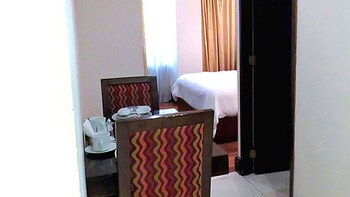Others 2, Suites Melchor Ocampo, Mexico City
