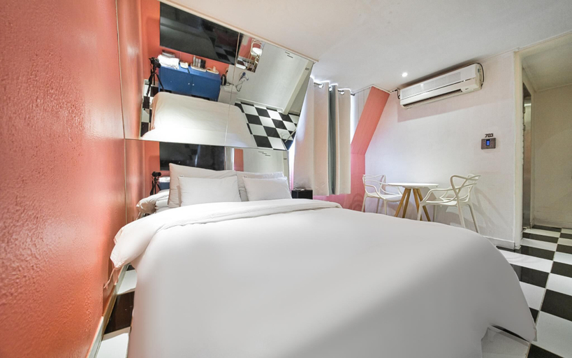 Bedroom 2, Sinchon Reem, Seodaemun
