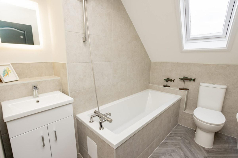 Bathroom 3, The Deck @ West Wall - 2 Bedroom Apartment - Tenb, Pembrokeshire