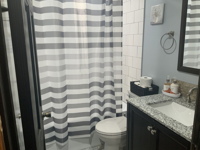Bathroom 3, Cedar house, Taney