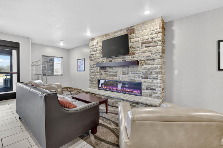 Public Area 2, Cobblestone Hotel & Suites - Eaton, Preble
