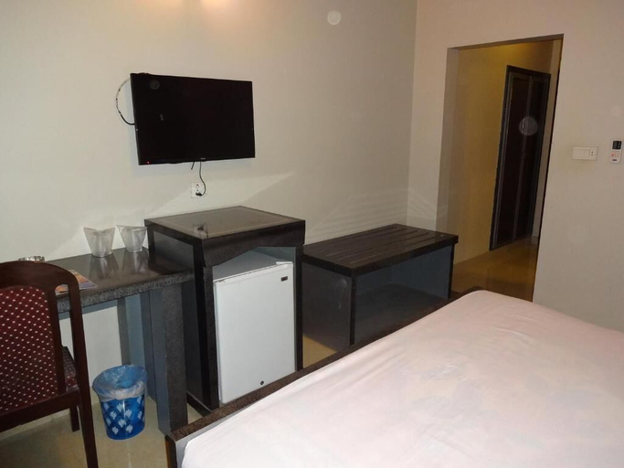 Others 5, Hotel Sky Tower, Karachi