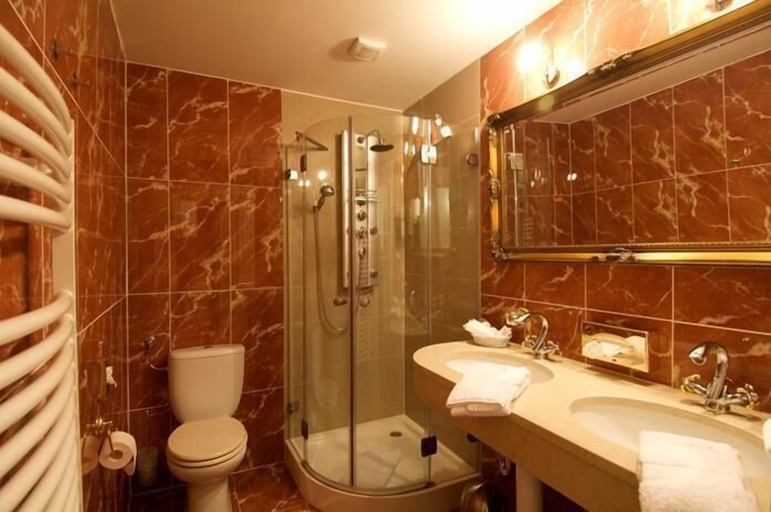 Bathroom 4, Burghaus & Villa Kronenburg, Euskirchen