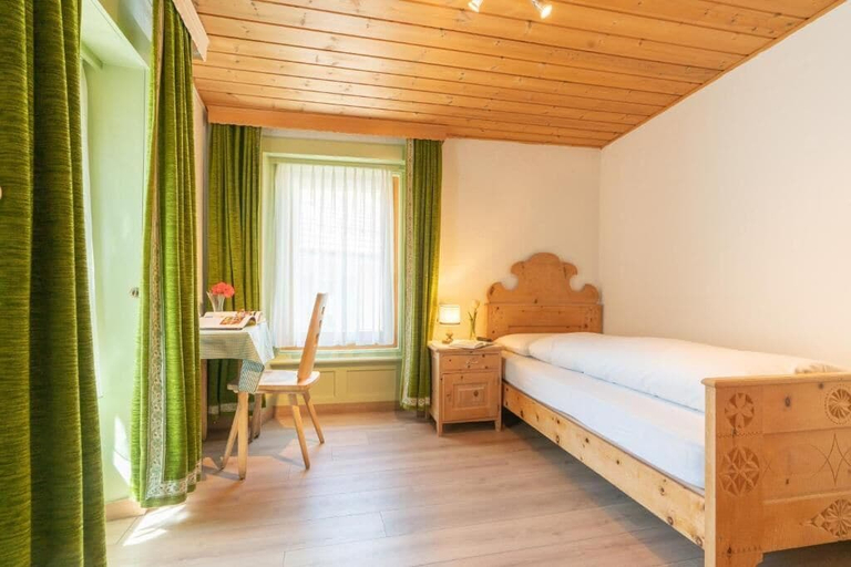Others 5, Hotel Alpina, Inn