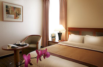 Others 2, Hotel Paragon, Sasang