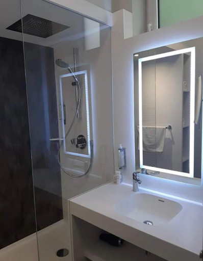 Bathroom 4, Domaine de la Résidence Hotel Spa & Restaurant, Moselle