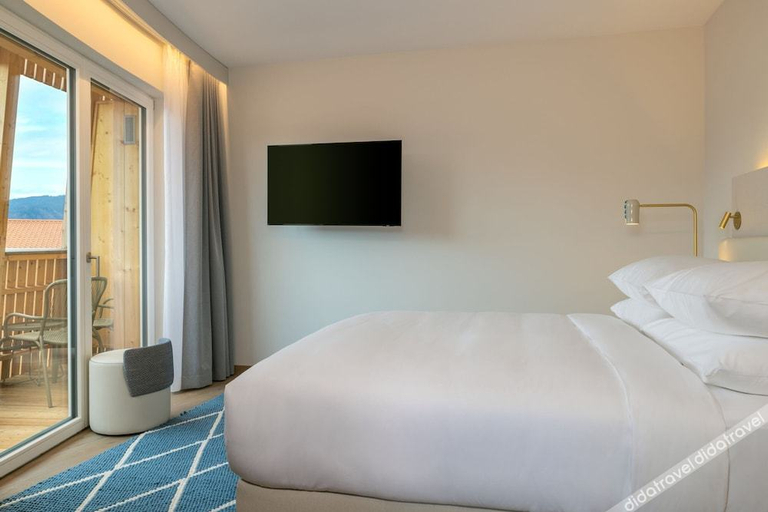 Bedroom 4, Caro Selig Tegernsee Autograph Collection, Miesbach
