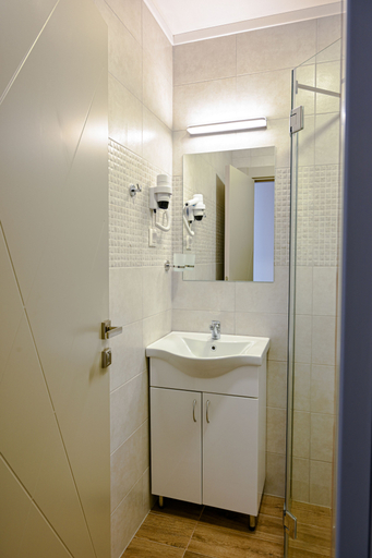 Bathroom 4, Dona, Belgrade