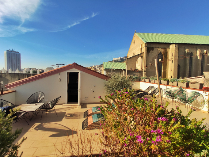 Exterior & Views