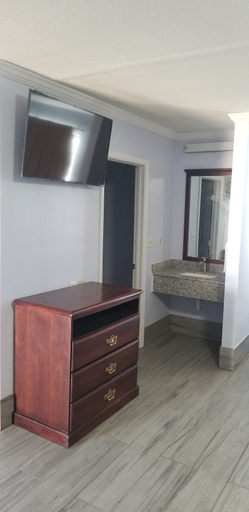 Others 5, Carrizo Executive Inn, Dimmit