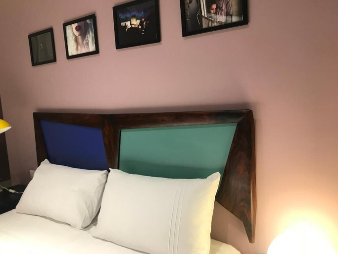Room 4, tresette toledo, Napoli