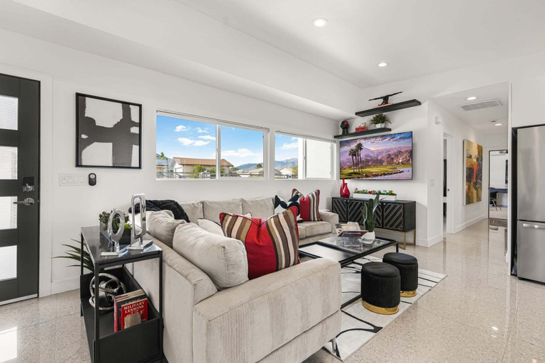Living area 2, Sunview Escape, a Freshly Remodeled Retreat!, Riverside