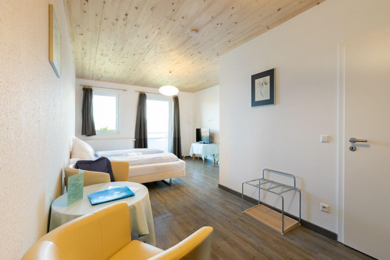 Bedroom 3, Hotel Hohe Flum, Lörrach