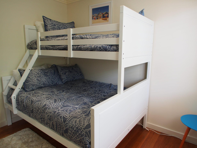 Bedroom 2, 3-Bedroom House -Government Road, 117a 'Pollys' View' - FREE WIFI & PET FRIENDLY, Port Stephens