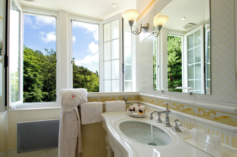 Bathroom 5, Le Manoir Hotel, Pas-de-Calais