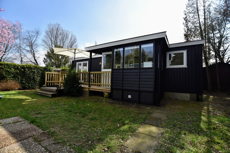 Others 5, Chalet With Balcony in Veluwe, Barneveld