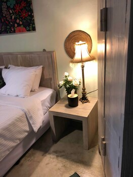 Others 1, zozola(左左拉輕旅), Pingtung