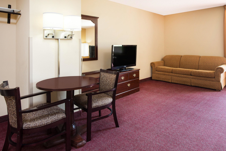 Others, Boarders Inn and Suites by Cobblestone Lamar Missouri, Barton