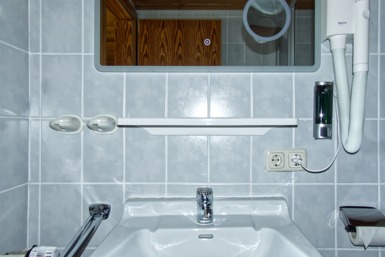 Bathroom 5, Hotel zur Linde, Cham