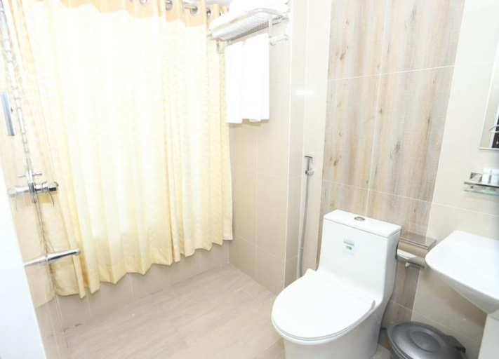 Bathroom, Hotel Blue Castle, Dhaka