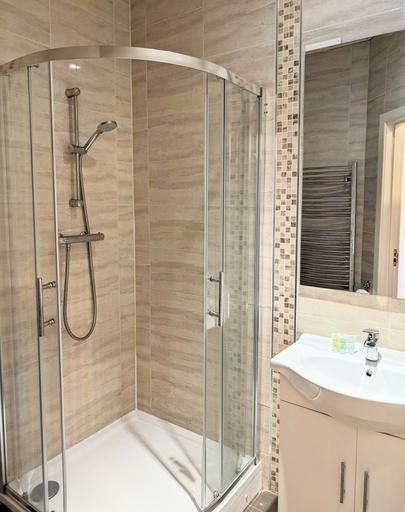 Bathroom 5, Oscar Lodge, Northamptonshire