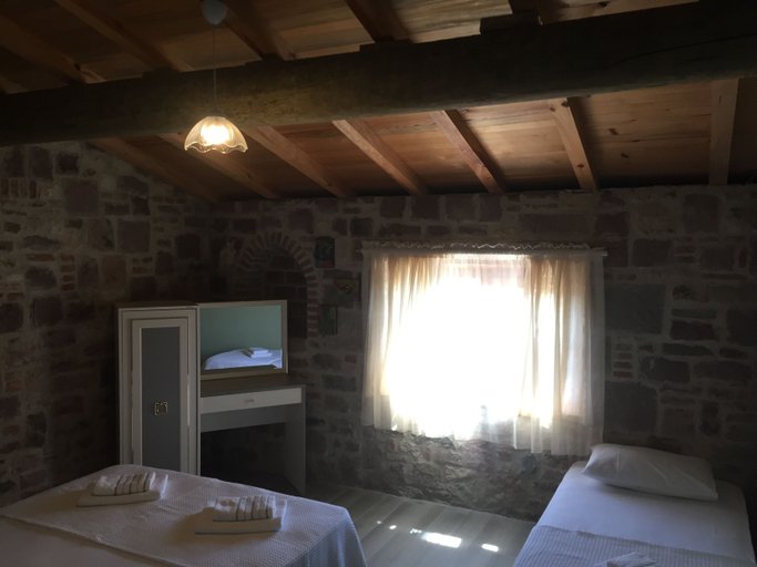 Bedroom 3, Hayat Alti Otel, Ayvalık