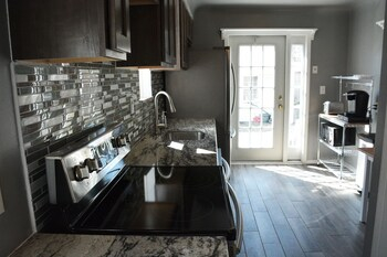 Others 2, Stunning Royal Oak Townhouse, Oakland