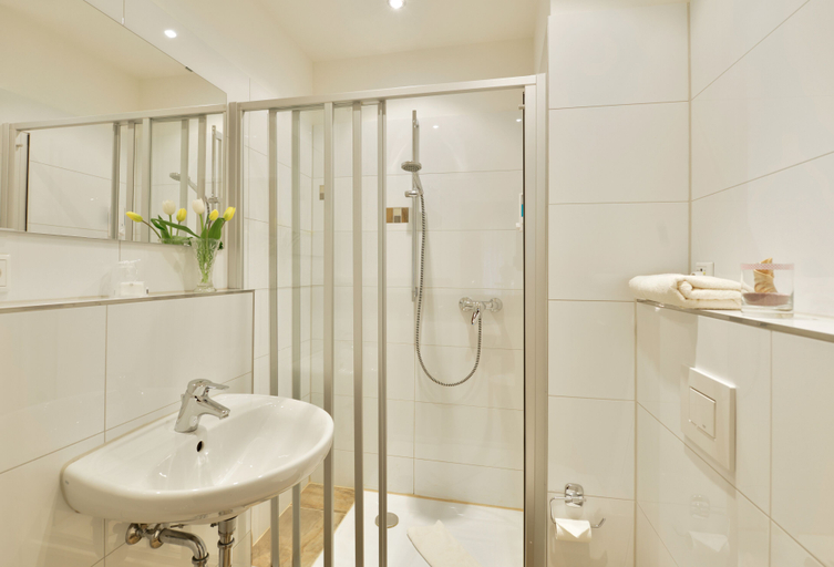 Bathroom 4, Burghotel Stammhaus, Nürnberg
