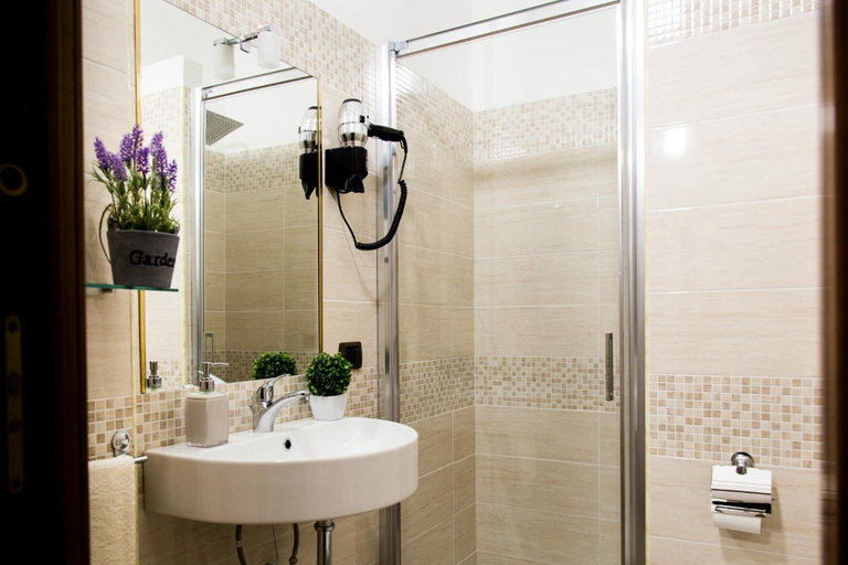 Bathroom 3, B&B Zara, Milano