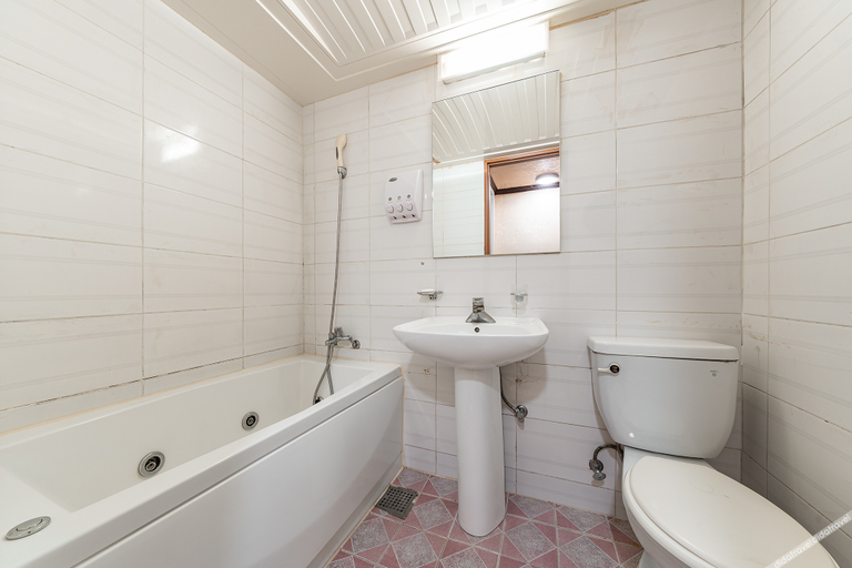Bathroom 3, Sangbong M, Jungnang
