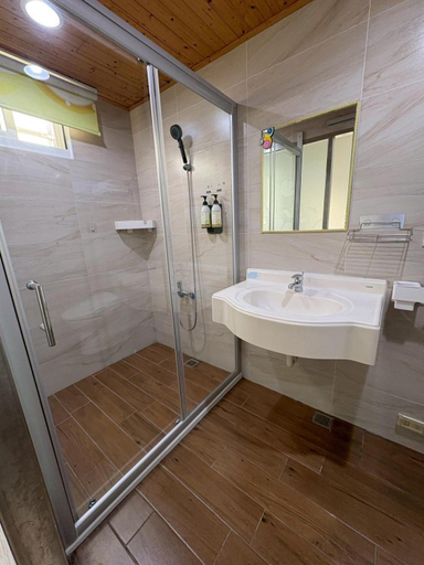 Bathroom 5, Happiness B&B, Pingtung