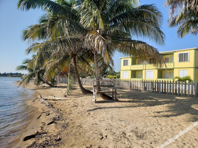 Others 5, Pal's on the Beach - A Gold Standard Hotel