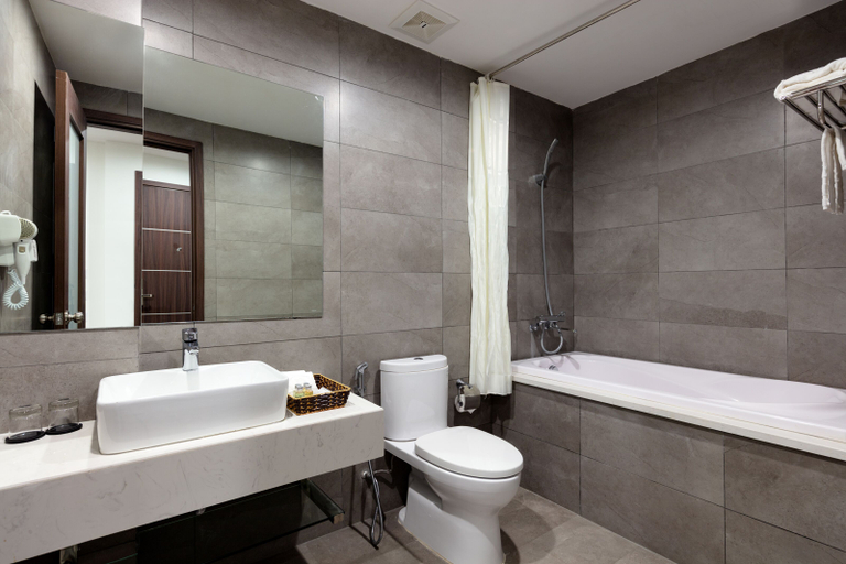 Bathroom 4, La Batisse Kim Ma Hotel, Ba Đình