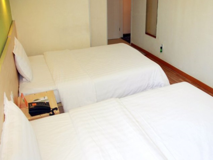 Bedroom 3, 7 Days Inn Huangshan Ancient Street Railway Station, Huangshan